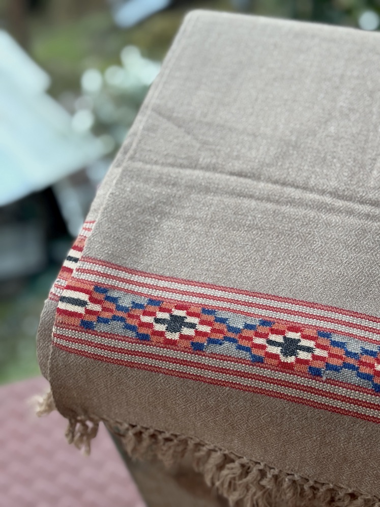 Brown pure wool stole with traditional himachali border