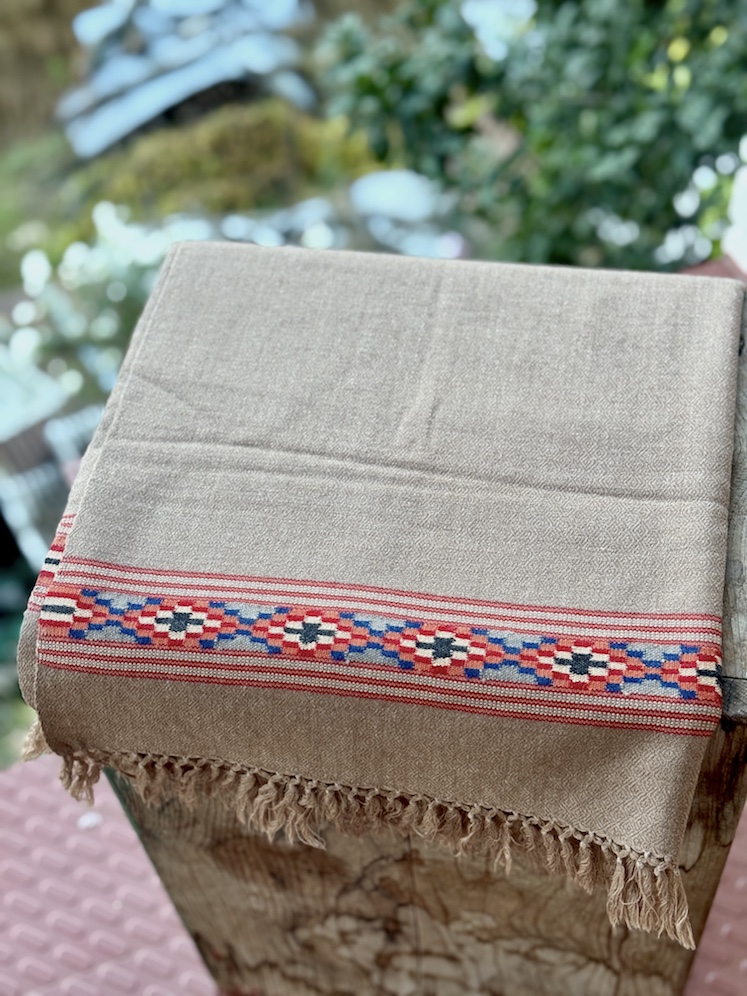 Brown pure wool stole with traditional himachali border
