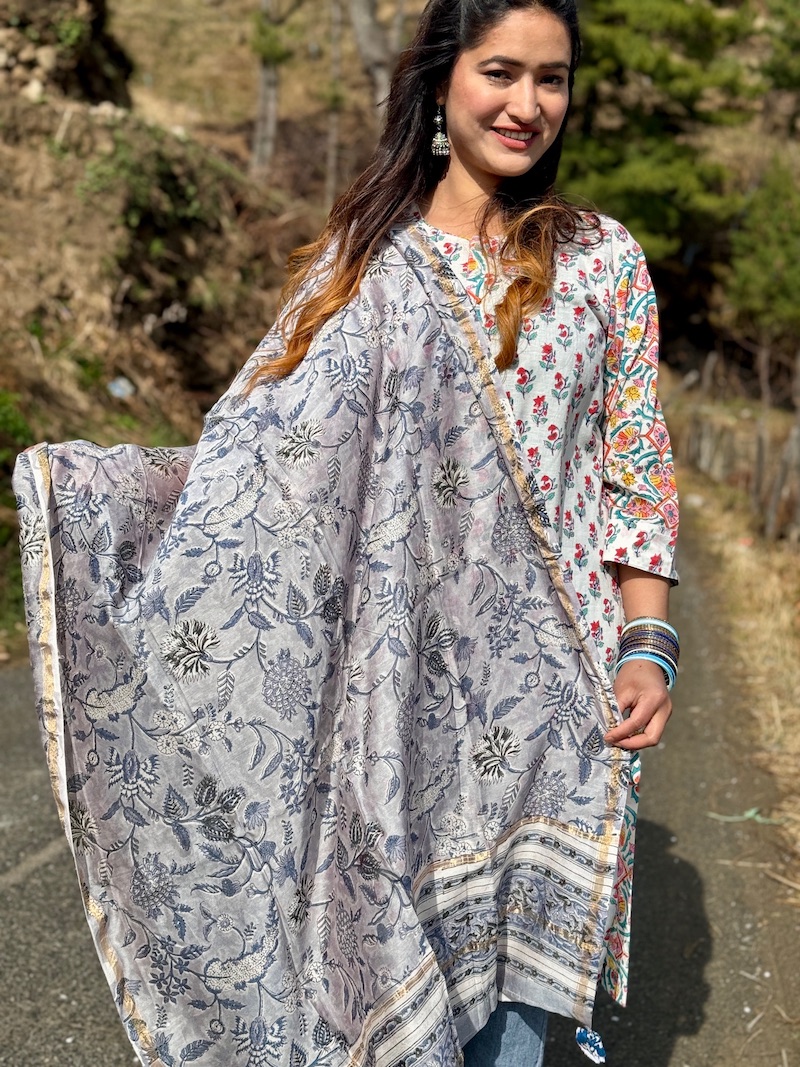 Grey chanderi dupatta