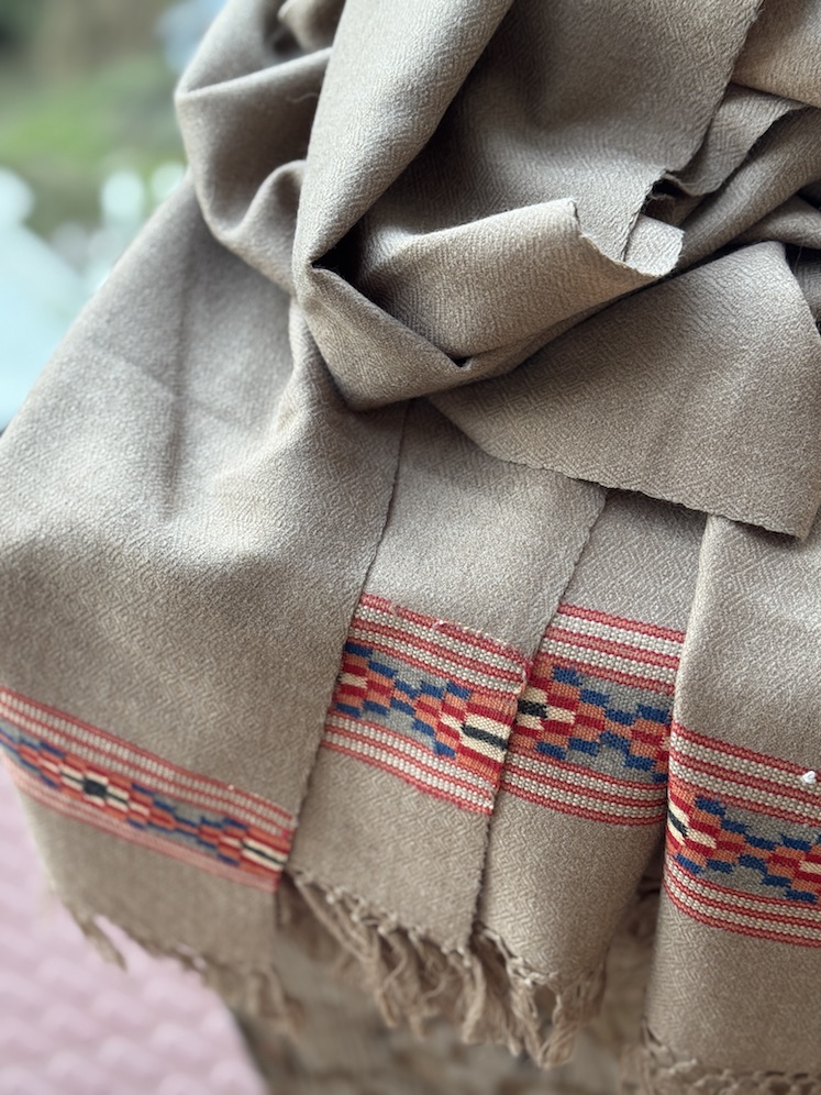 Brown pure wool stole with traditional himachali border
