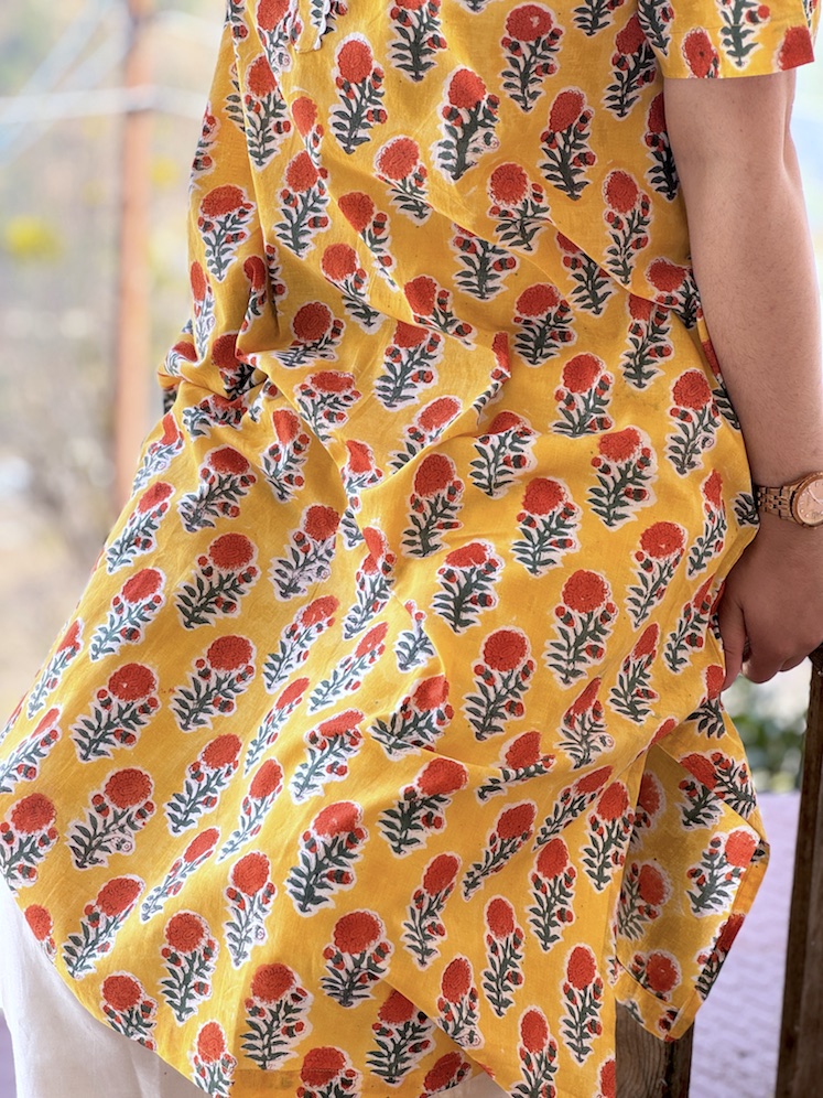 COLOR ME YELLOW