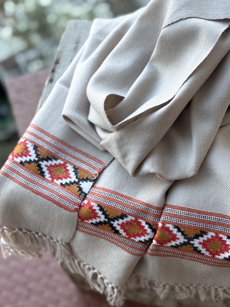 Pure wool stole with traditional himachali border