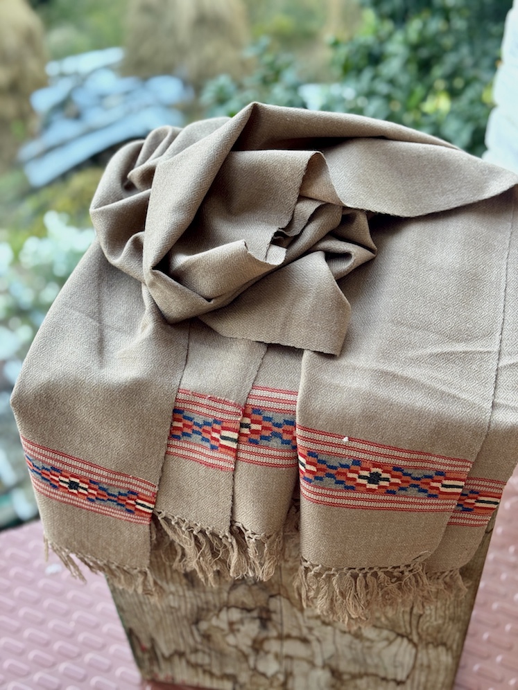 Brown pure wool stole with traditional himachali border