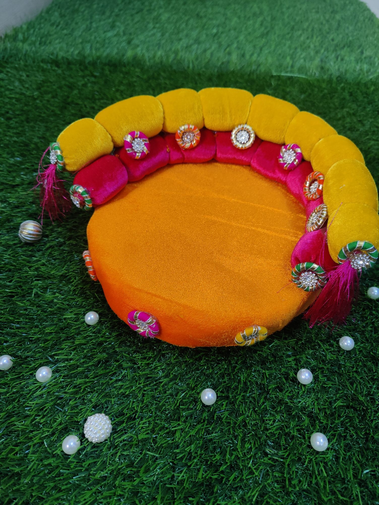 Round Singhasan