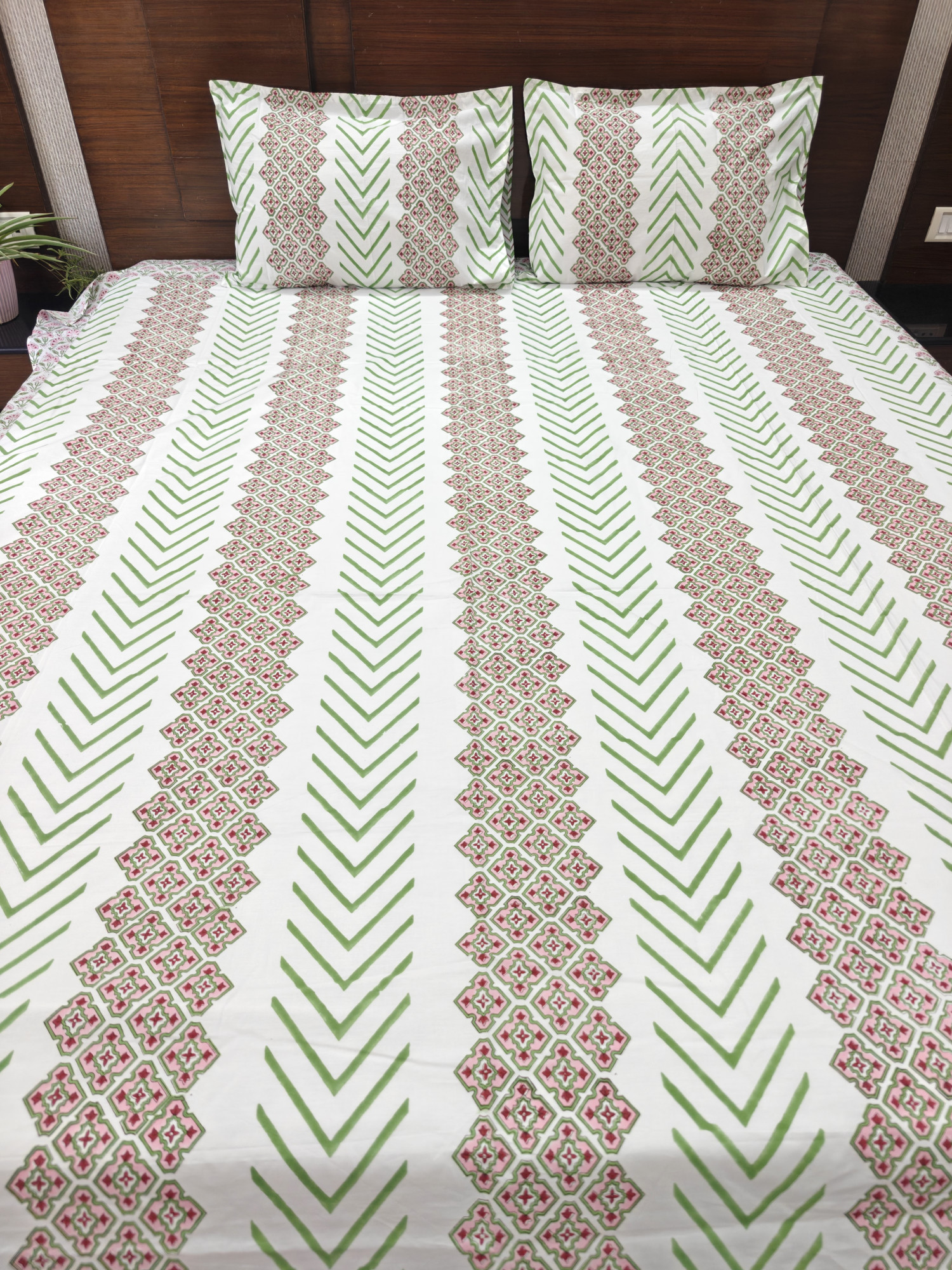 Jaipuri Block Print Bedsheet - Red Lehar-e-Bela Hand Block Print Cotton King Size
