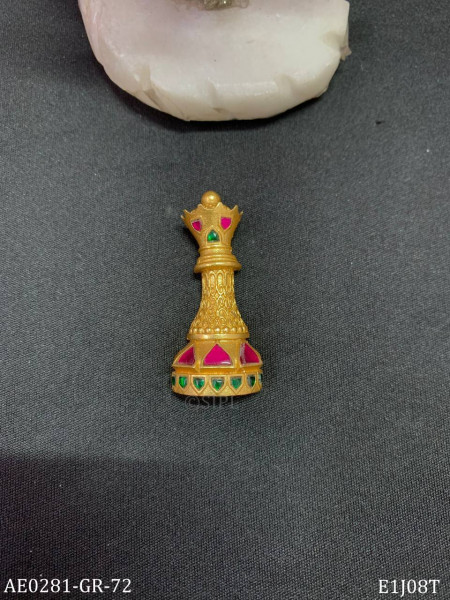 Chess pieces king brooch