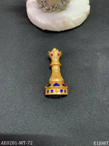 Chess pieces king brooch