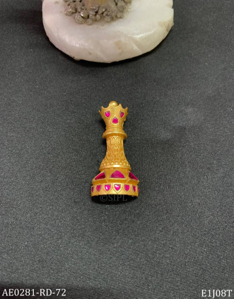 Chess pieces king brooch