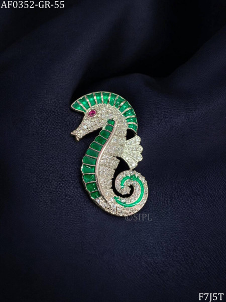 Sea horse stylish brooch