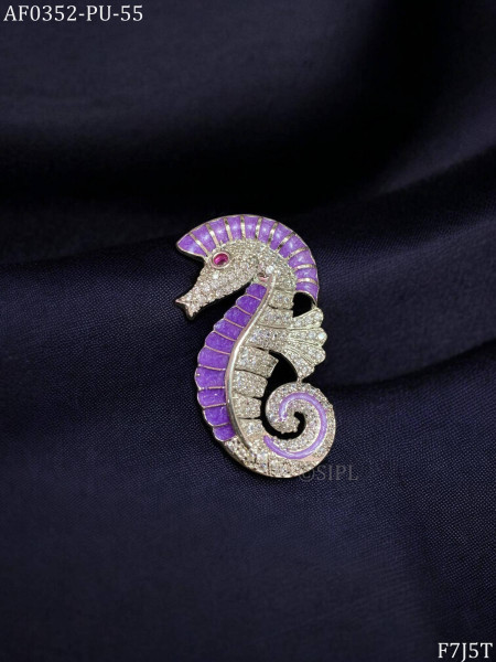 Sea horse stylish brooch