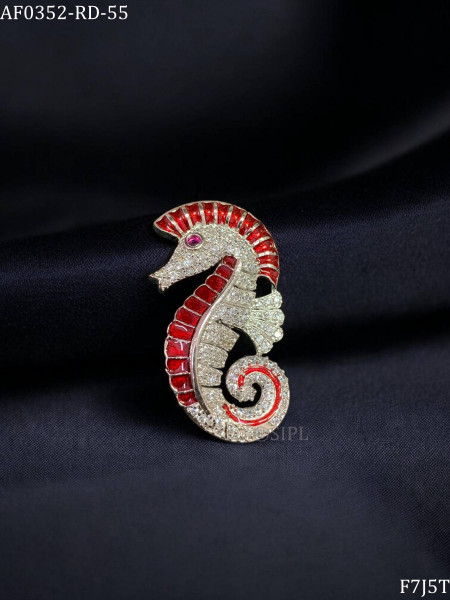 Sea horse stylish brooch