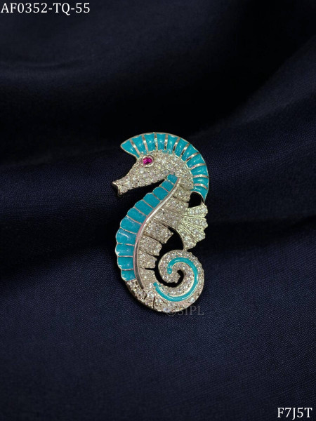Sea horse stylish brooch