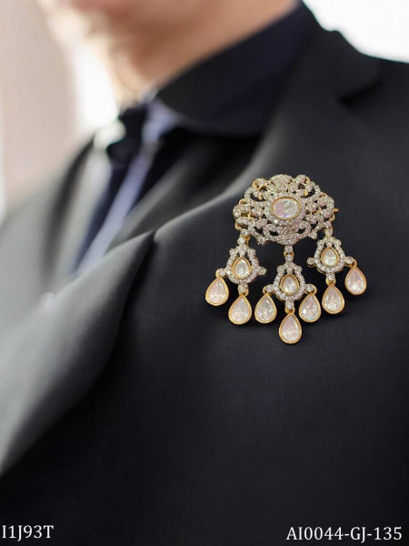 Rich Look Stylish Modern Brooch