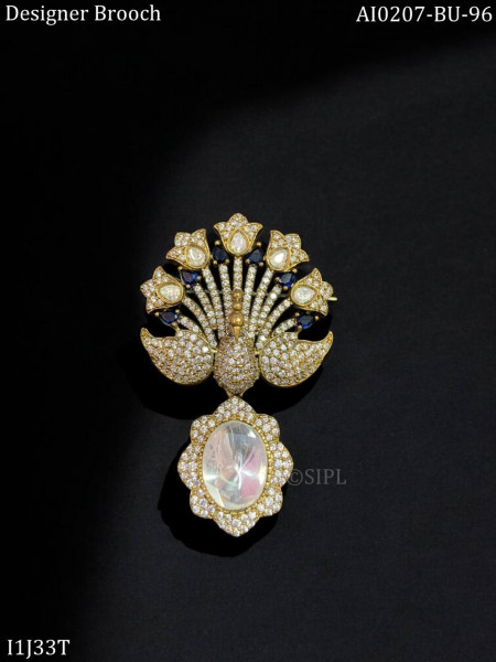 Dancing stylish peacock brooch