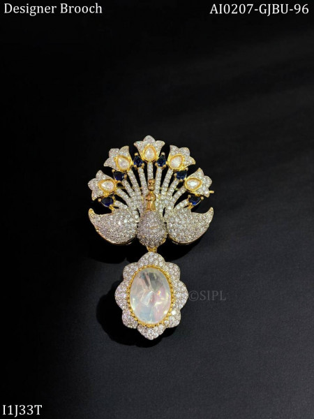 Dancing stylish peacock brooch