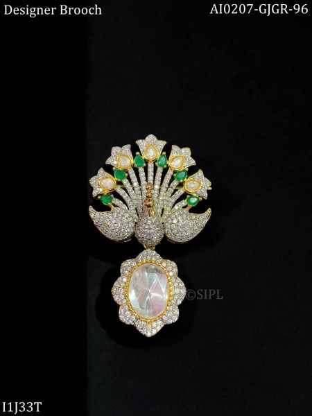 Dancing stylish peacock brooch
