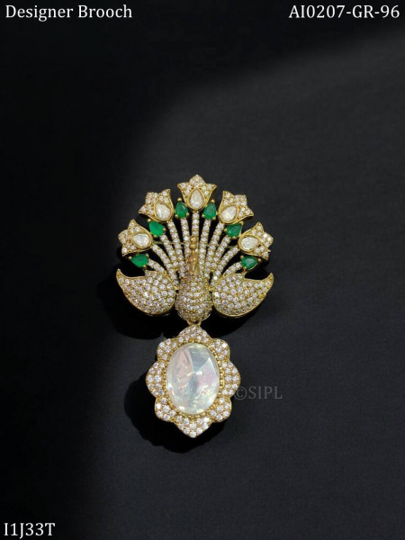 Dancing stylish peacock brooch
