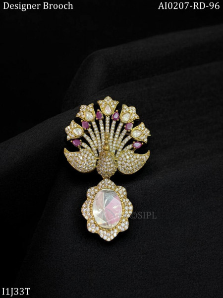 Dancing stylish peacock brooch