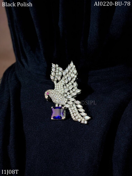 Beautiful pigeon brooch