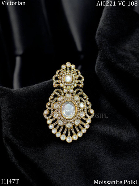 Beautiful moissanite brooch for wedding