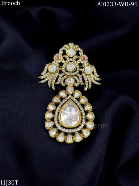 Stylish moissanite brooch for wedding