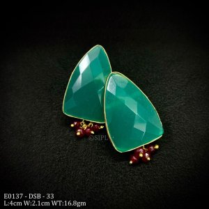 Beautiful golden elegant earrings monalisa stone