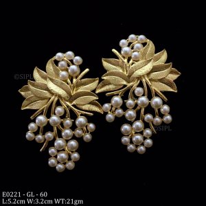 Designer Pearl Earring