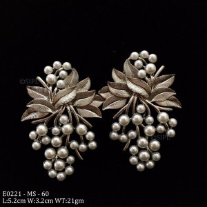 Designer Pearl Earring