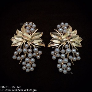 Designer Pearl Earring