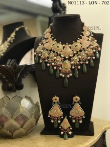 Beatifully Design Pretty Look Kundan Necklace Set