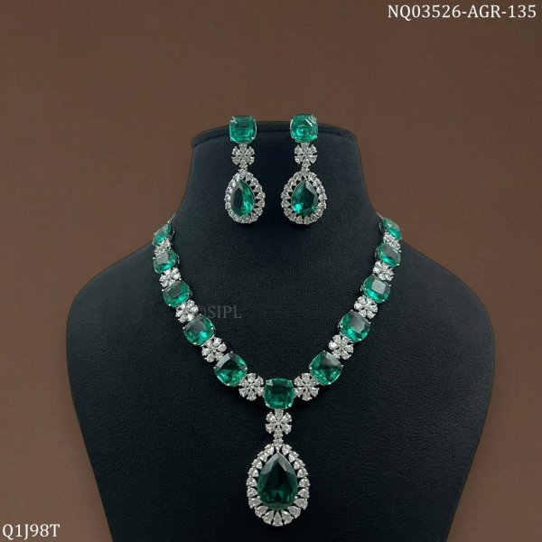 The Adorn Bloom Necklace