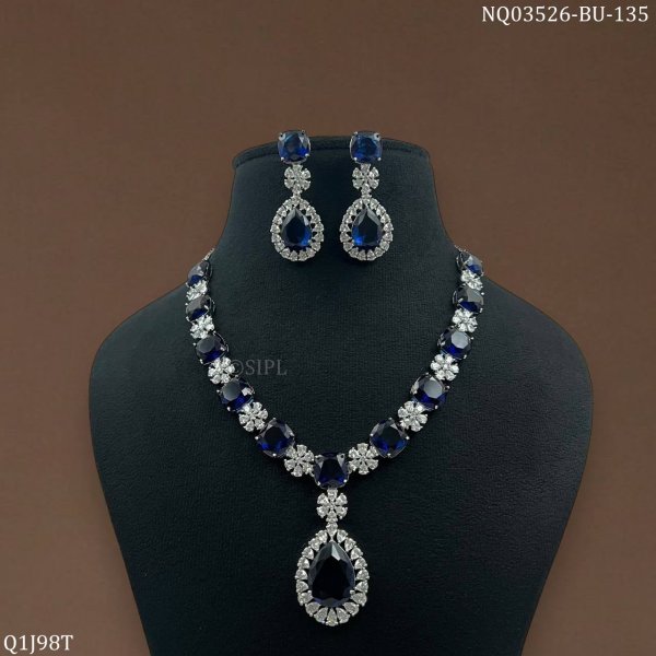 The Adorn Bloom Necklace