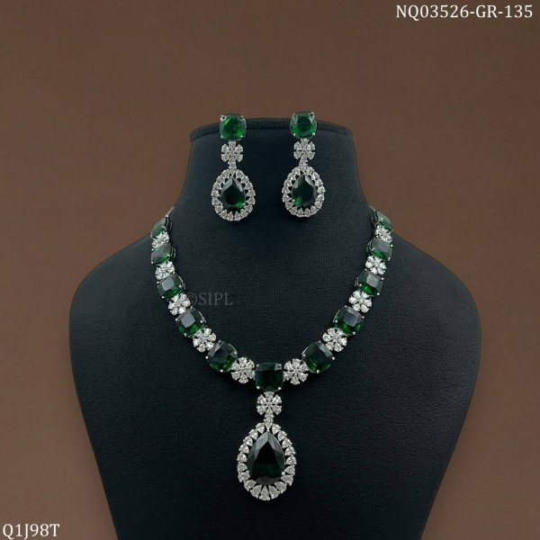 The Adorn Bloom Necklace