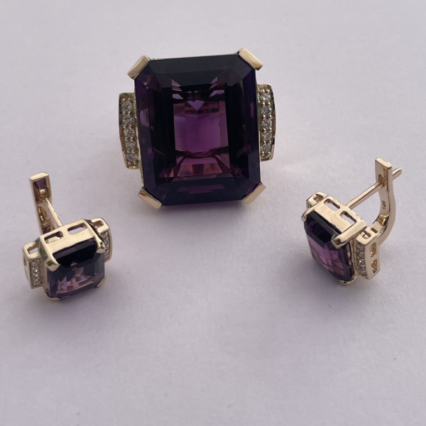 Image of Set With Amethyst & Diamonds