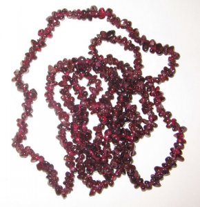 Image of Red garnet chip gem beads.