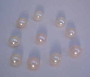 Image of White pearl round cab