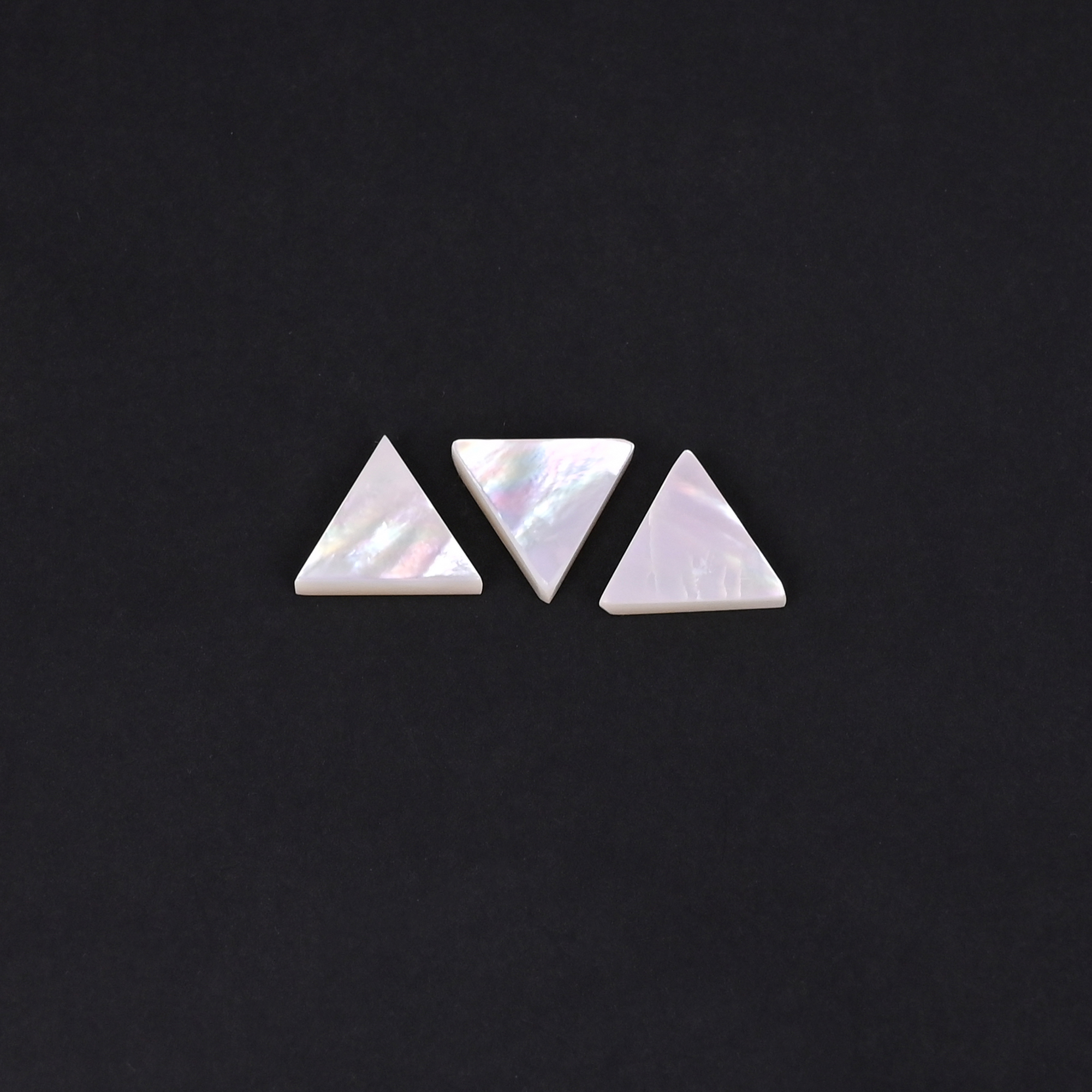 Natural Mother of Pearl 22 Carat Per Piece 10mm Triangle Shape Loose Gemstone