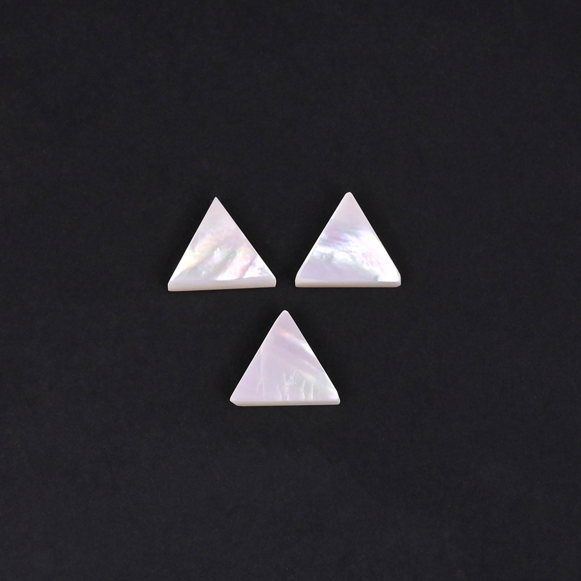 Natural Mother of Pearl 22 Carat Per Piece  10mm Triangle Shape Loose Gemstone