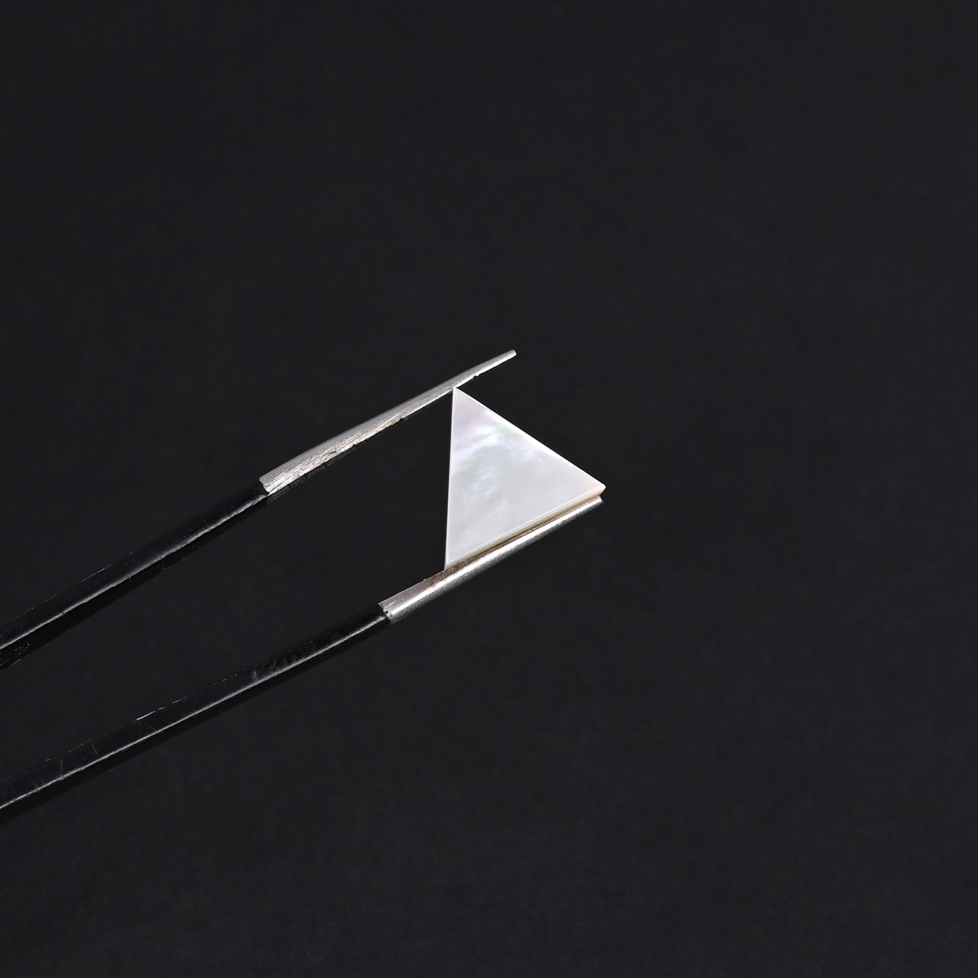 Natural Mother of Pearl 22 Carat Per Piece 10mm Triangle Shape Loose Gemstone