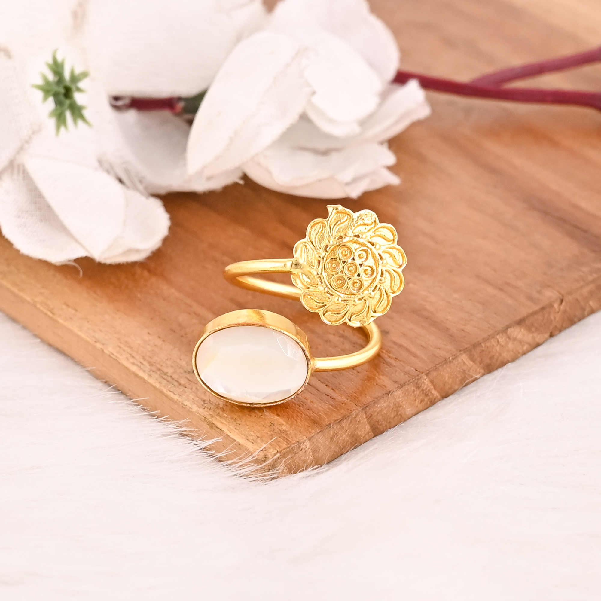Stylish Mother of Pearl Brass Ring for Women Gold Plated Adjustable Fashion Jewelry