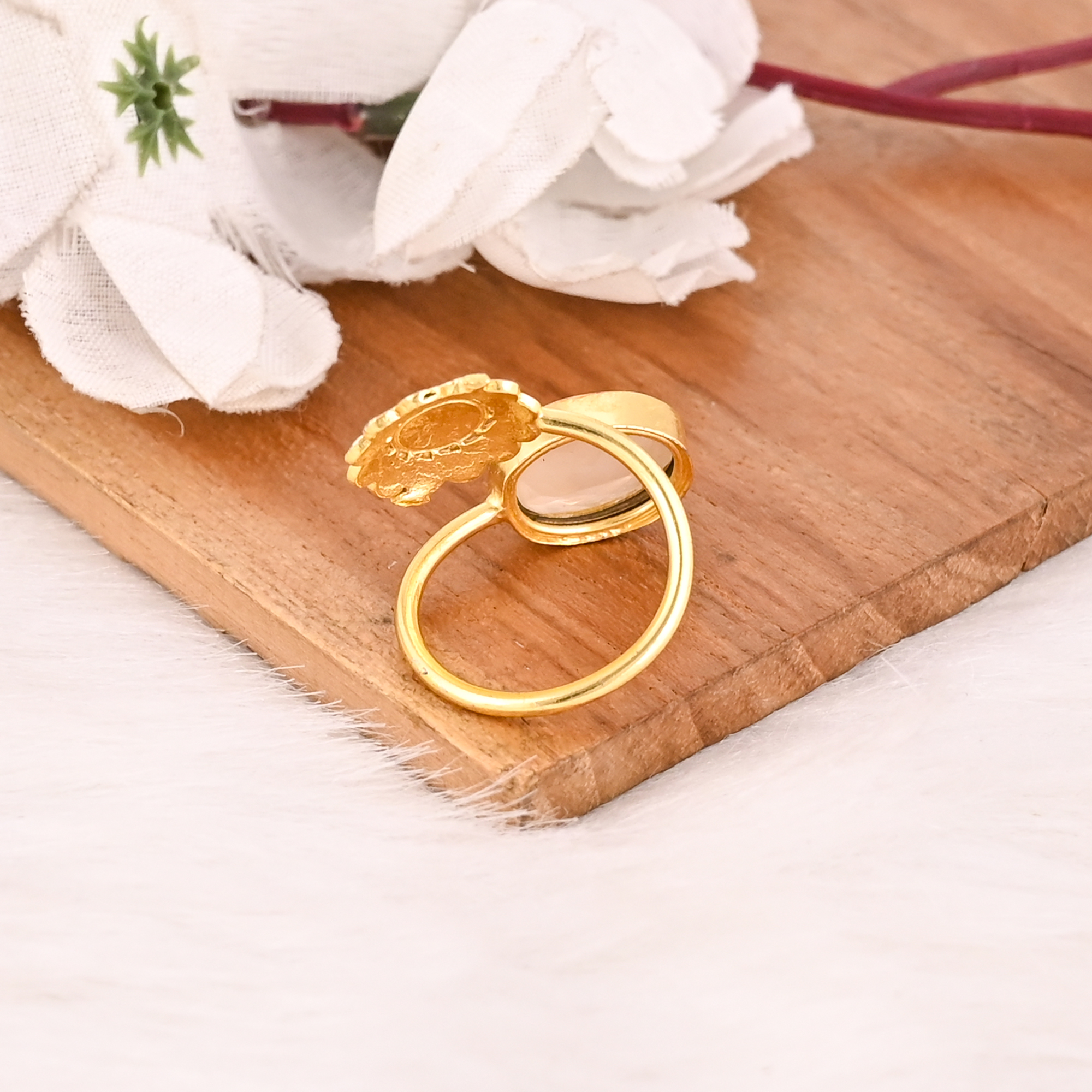 Stylish Mother of Pearl Brass Ring for Women Gold Plated Adjustable Fashion Jewelry