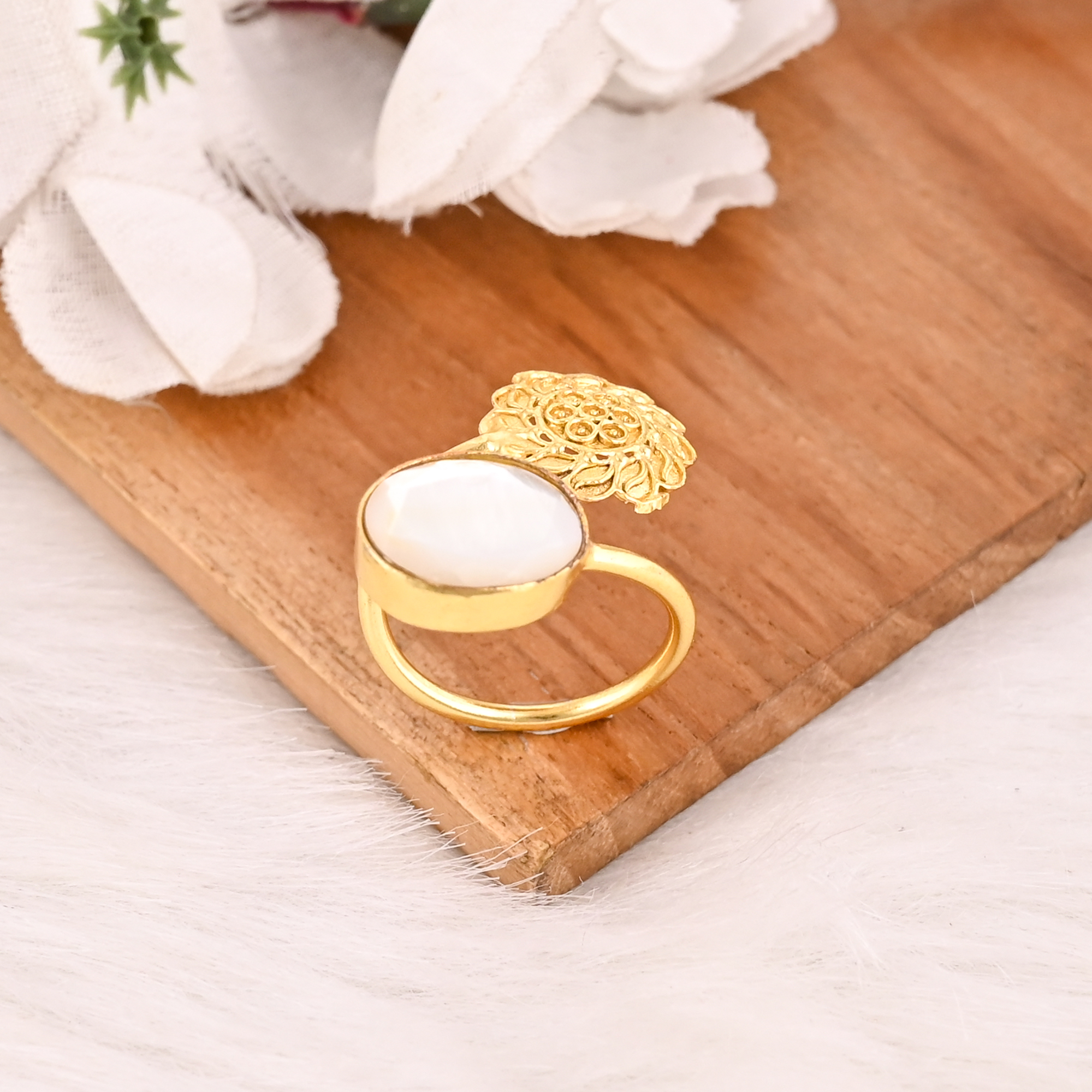 Stylish Mother of Pearl Brass Ring for Women Gold Plated Adjustable Fashion Jewelry