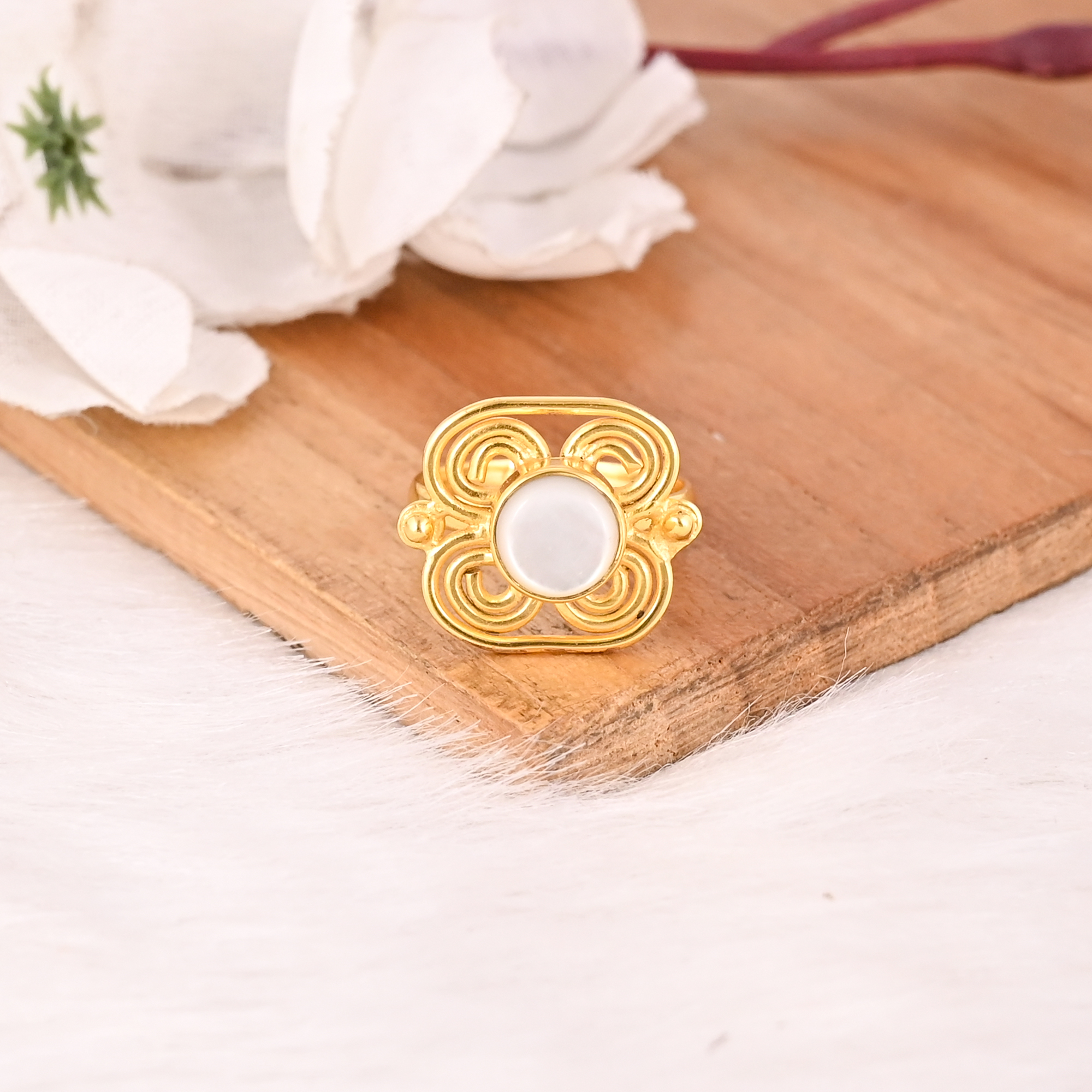 Stylish Mother of Pearl Brass Ring for Women Gold Plated Fashion Jewelry