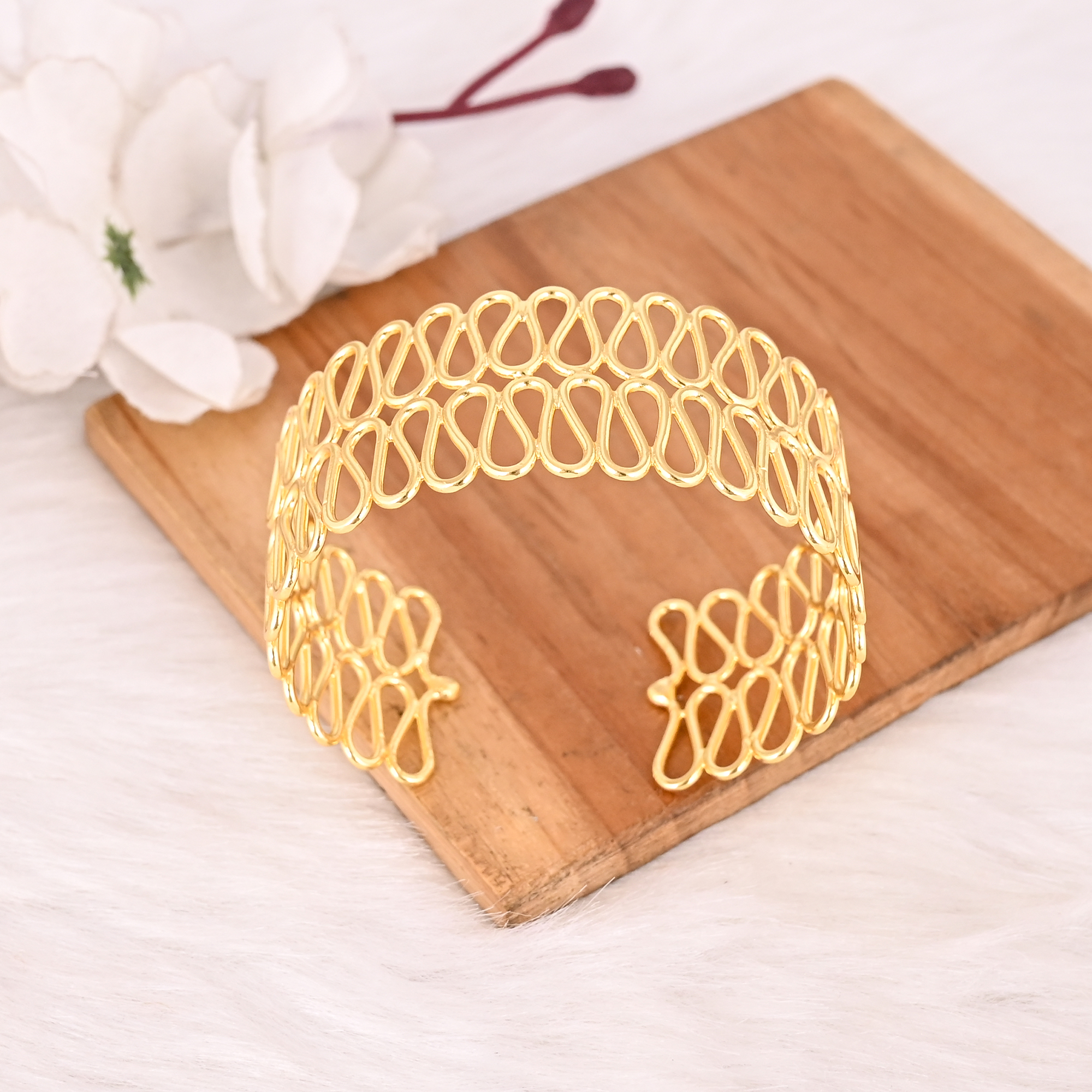 Stylish Gold Plated Brass Adjustable Bracelet Fashion Jewelry for Women and Girls
