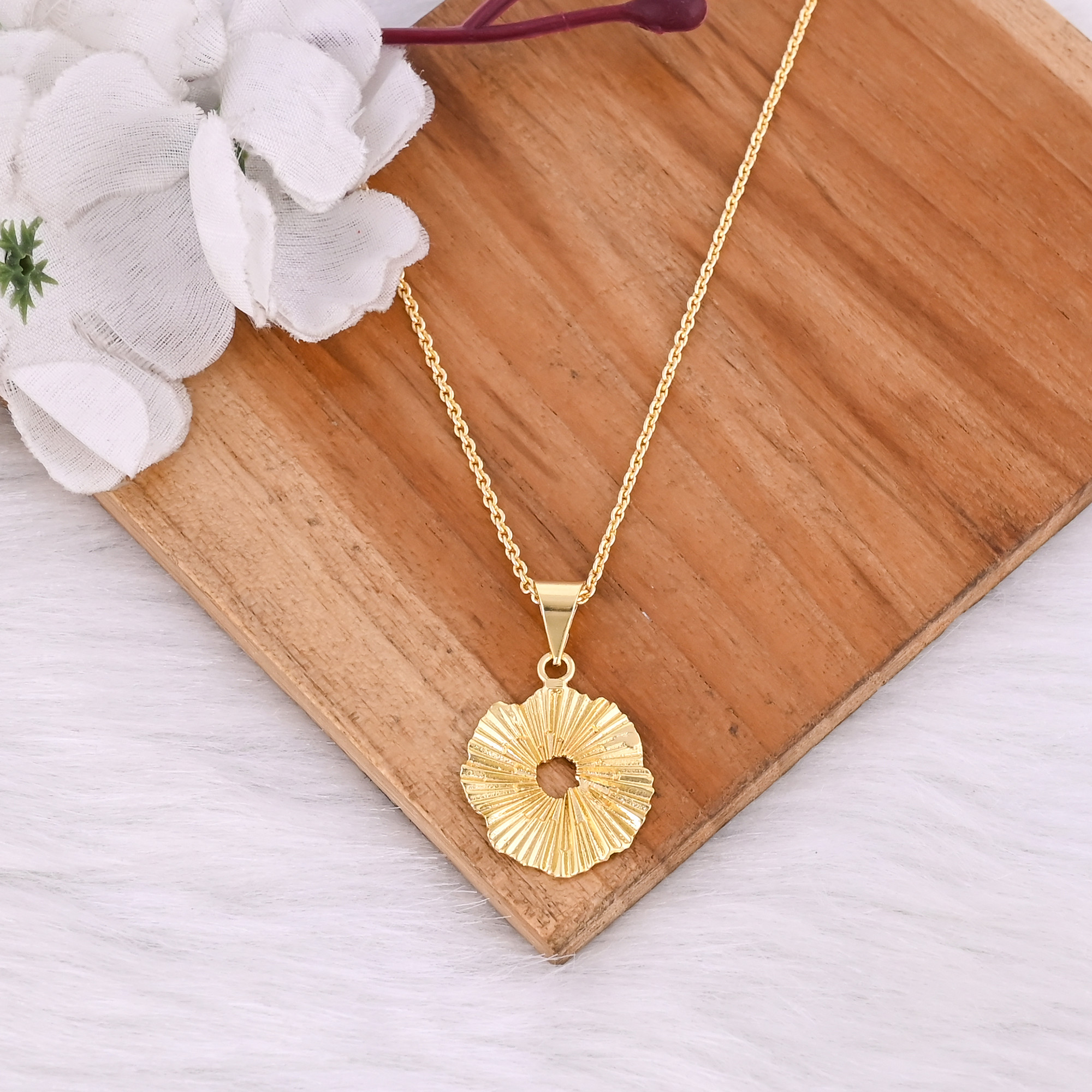 Wholesale Lot 25 Pcs Handmade Designer Long Leaf Designer Pendant Necklace Yellow Gold Plated Brass Jewelry