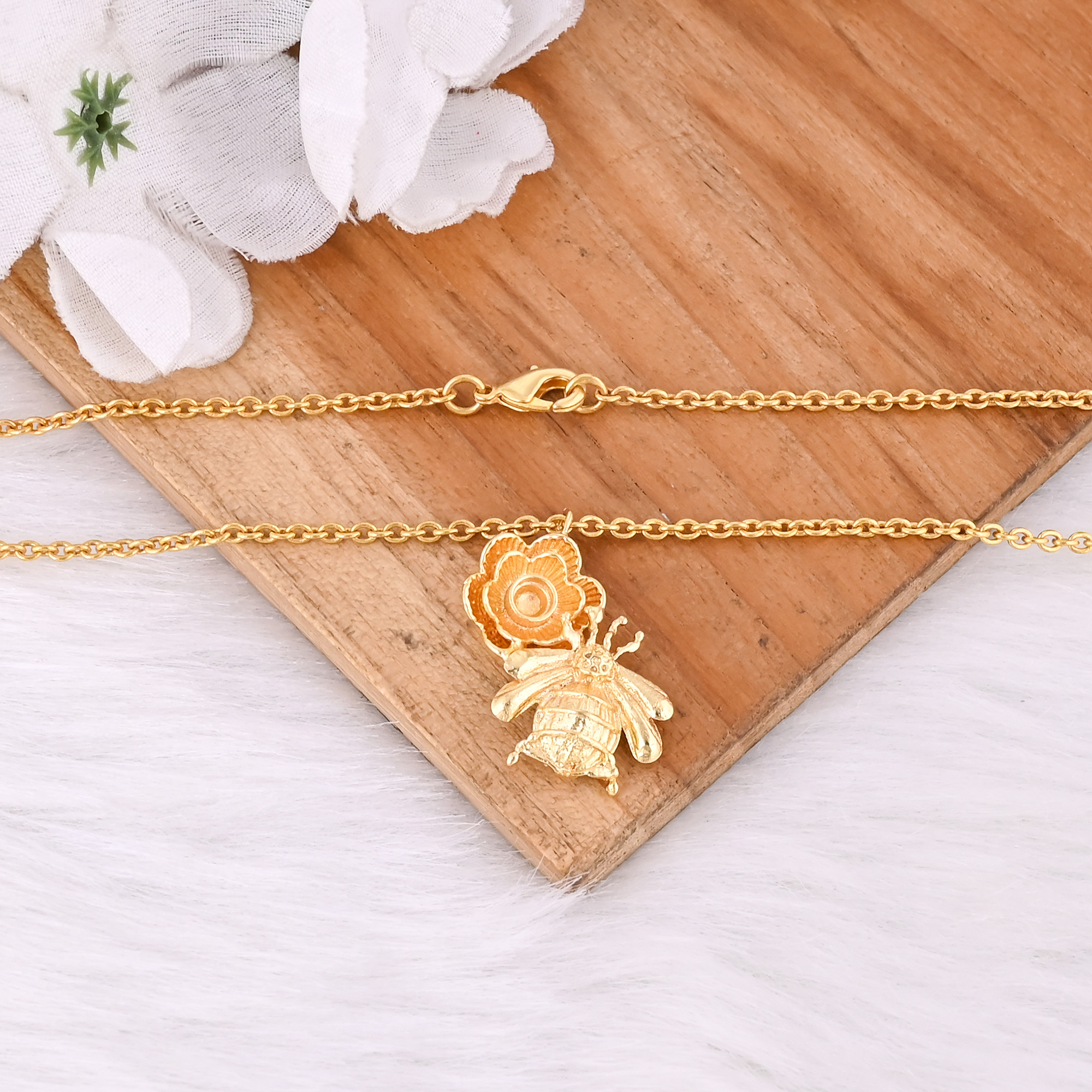 Brass Yellow Gold Plated 25 pcs Wholesale Lot Handmade Designer Honey Bee  Floral Unique Necklace Jewelry Women Brass Jewelry