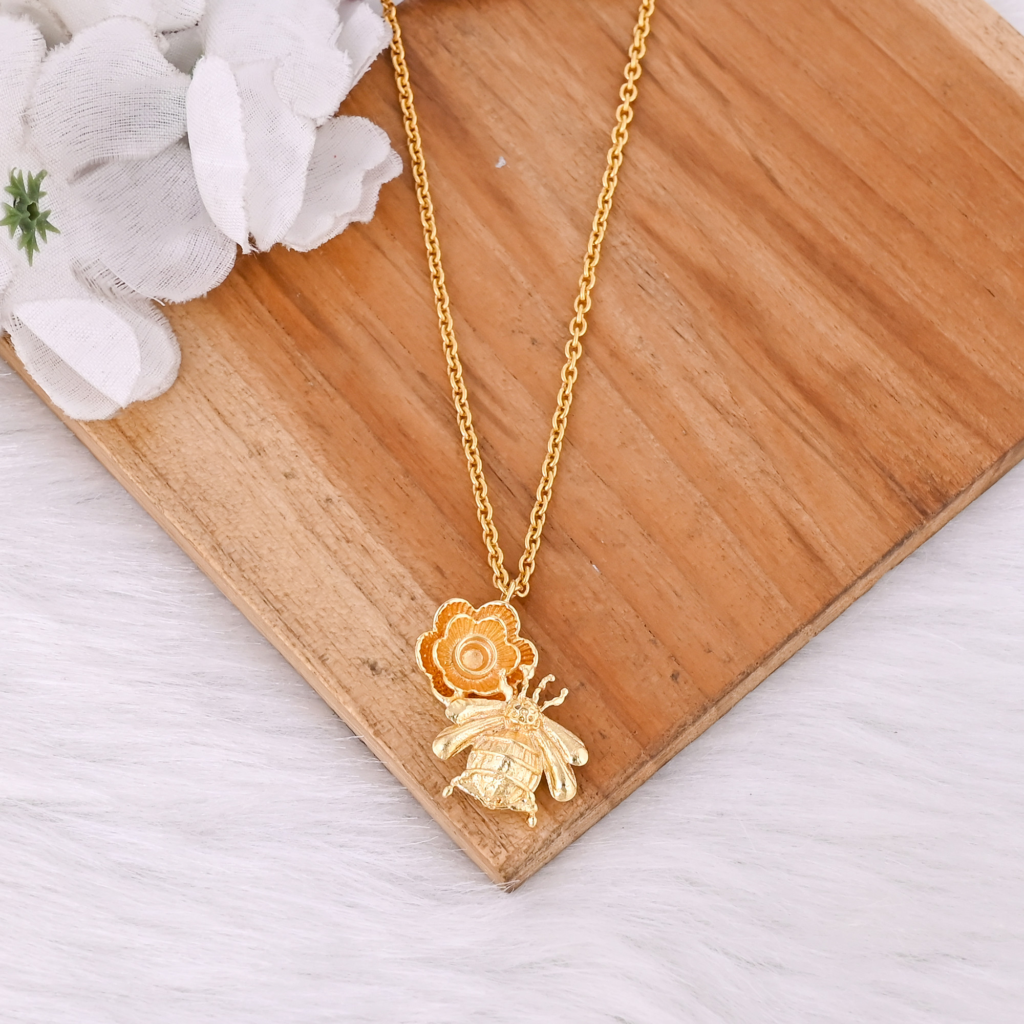 Brass Yellow Gold Plated 25 pcs Wholesale Lot Handmade Designer Honey Bee  Floral Unique Necklace Jewelry Women Brass Jewelry
