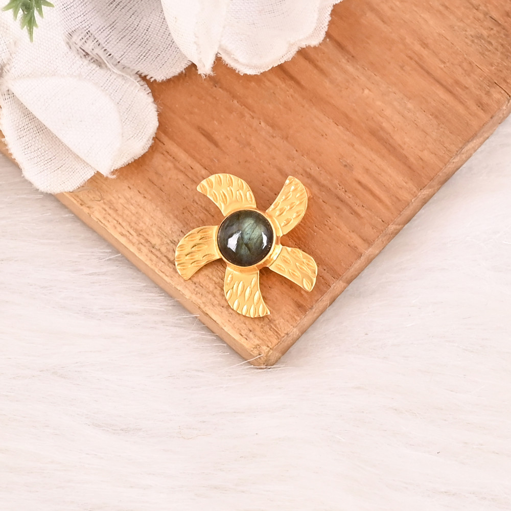 Image of Natural Labradorite Gemstone 925 Sterling Silver Pendant Boho Jewelry for Unisex