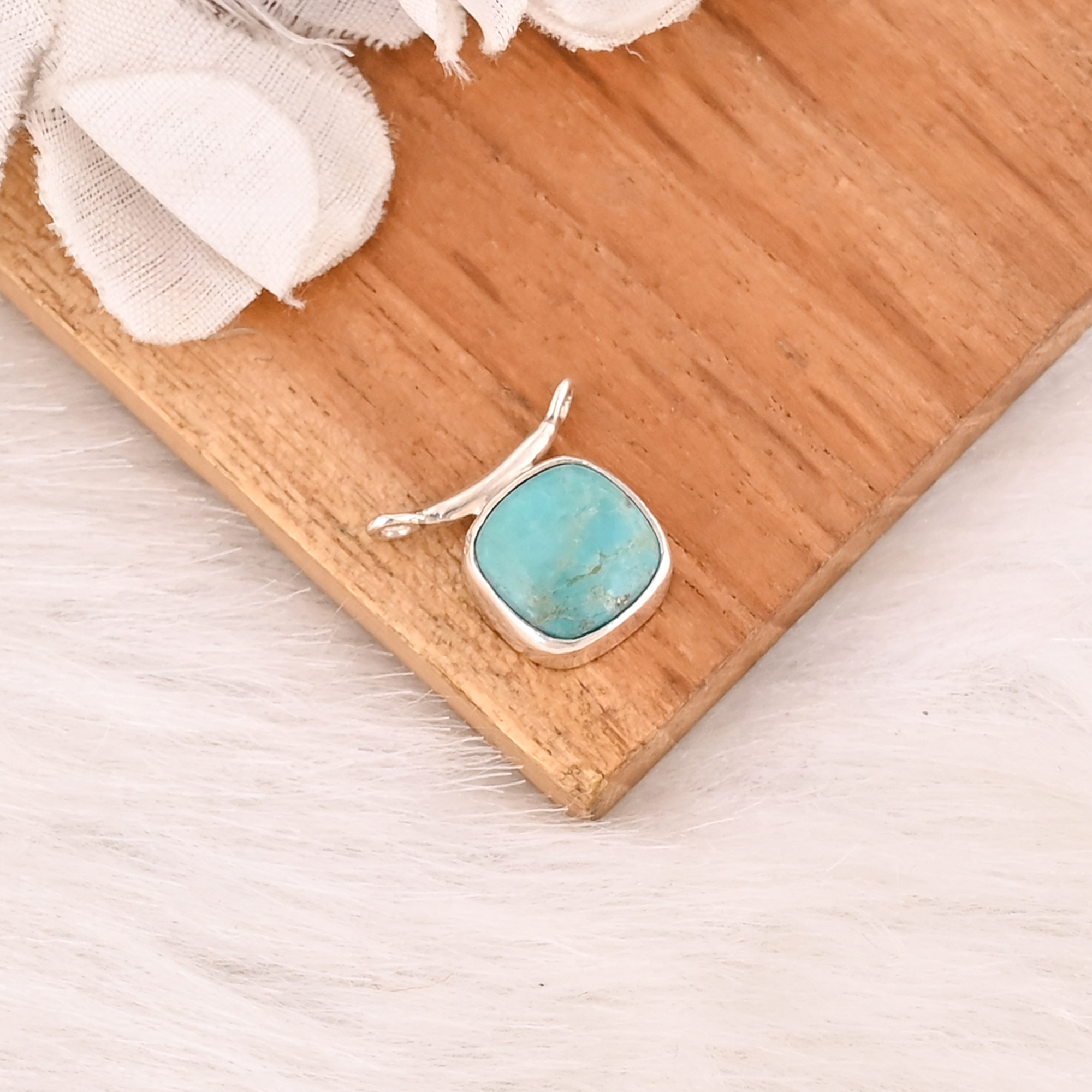 Natural USA Turquoise Gemstone 925 Sterling Silver Minimalist Pendent for Unisex