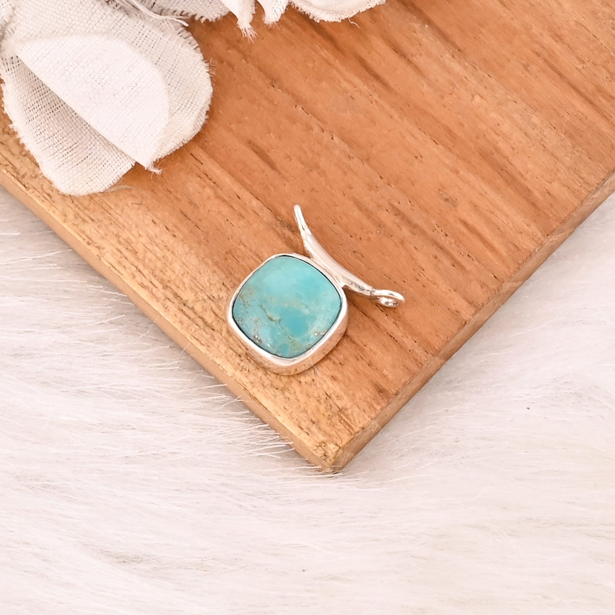 Natural USA Turquoise Gemstone 925 Sterling Silver Minimalist Pendent for Unisex
